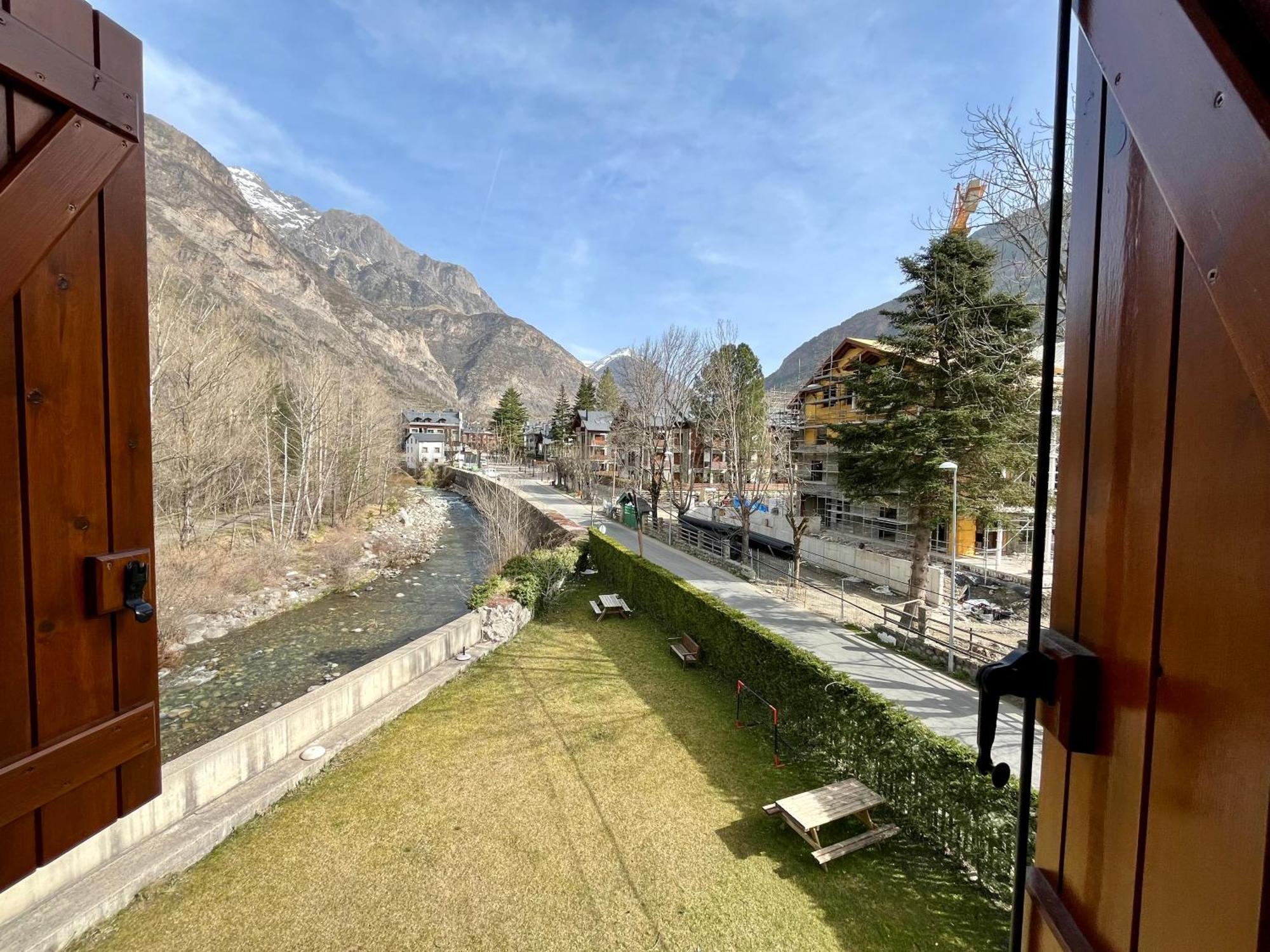 B13 - La Granja 2º - Villmor Apartment Benasque Exterior photo