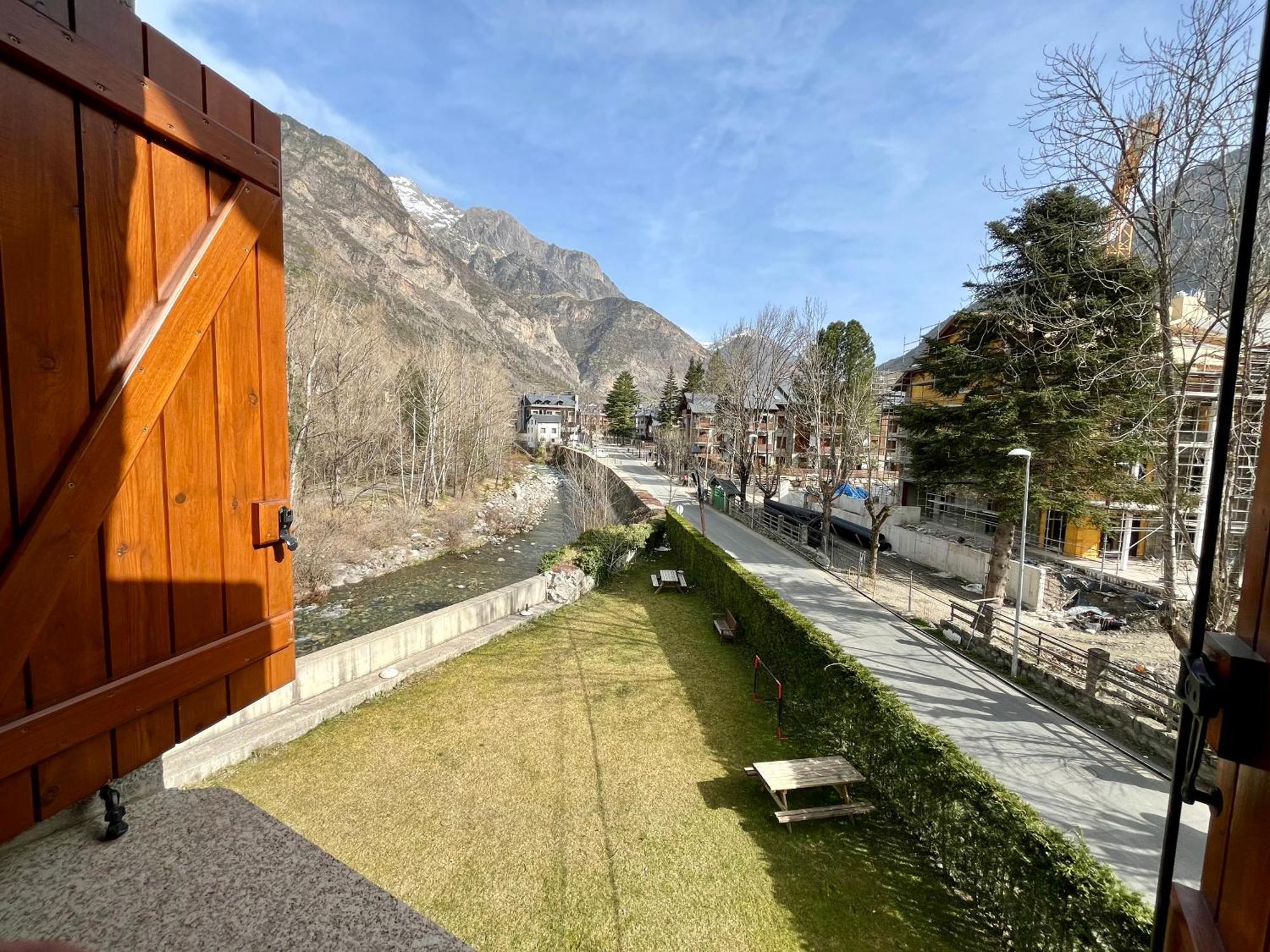 B13 - La Granja 2º - Villmor Apartment Benasque Exterior photo