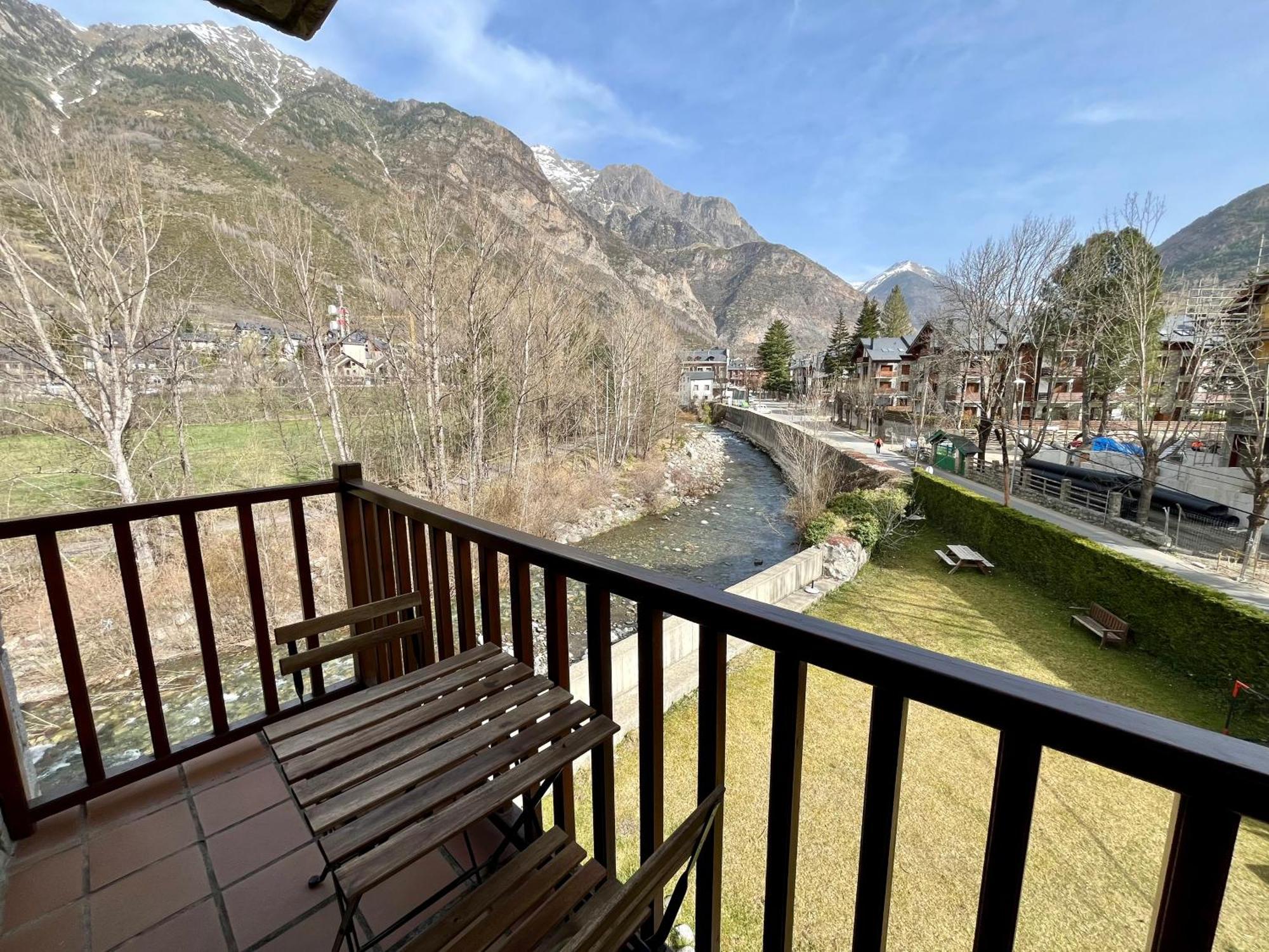 B13 - La Granja 2º - Villmor Apartment Benasque Exterior photo